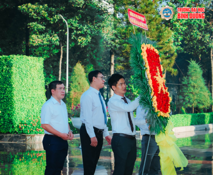 BDU viếng nghĩa trang liệt sĩ tỉnh nhân kỷ niệm 50 năm giải phóng miền Nam thống nhất đất nước