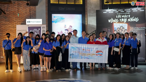 Tuổi trẻ Đại học Bình Dương tìm hiểu lịch sử qua phim "Địa đạo"