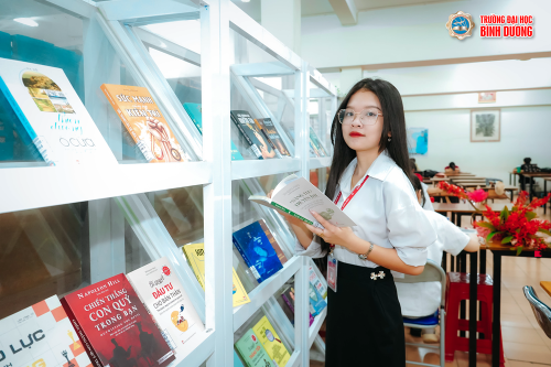 Thư viện “nóng” vào kỳ thi kết thúc môn học: nơi hội tụ kiến thức và cảm xúc mùa thi